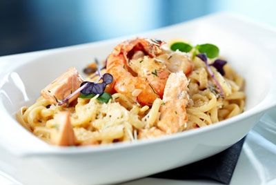 Большинство француженок откажется от секса ради вкусного ужина