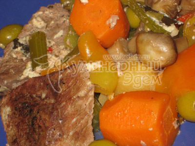 Телятина, тушеная с овощами и грибами