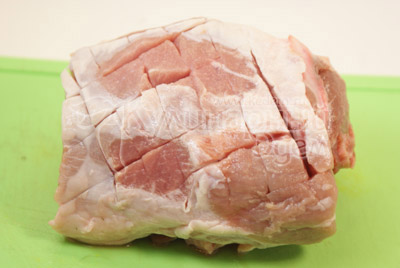 Мясо сверху надрезать