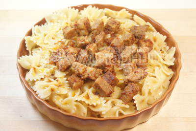 Сверху мясо