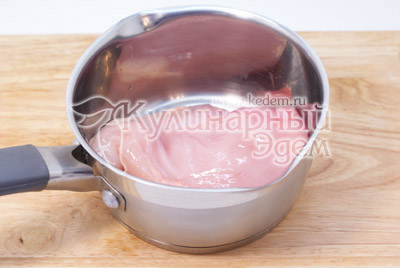 Куриное филе отварить до готовности