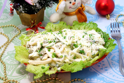 Салат с кальмарами