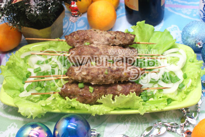 Мясо на шпажках