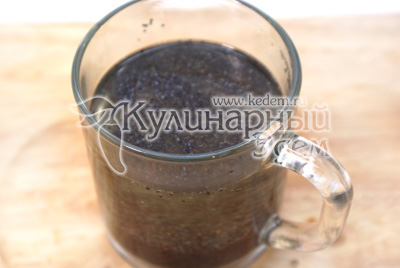 Мак замочить в кипятке на 1 час и слить воду