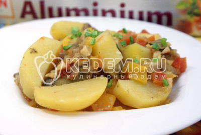 Картофель запеченный в фольге в духовке с овощами и грибами