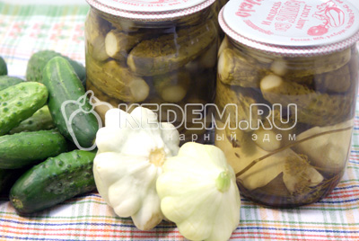 Маринованные огурцы с патиссонами