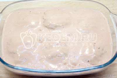 Вылить смесь в форму