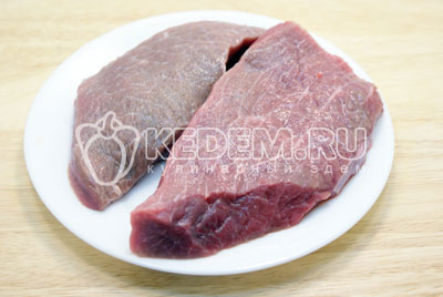Кусочки мяса промыть и обсушить