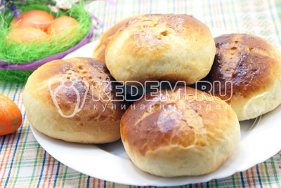 Пасхальные булочки с курагой готовы