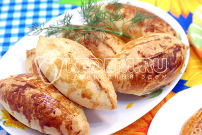 Пирожки с курицей и грибами готовы