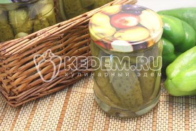 Маринованные огурцы с болгарским перцем