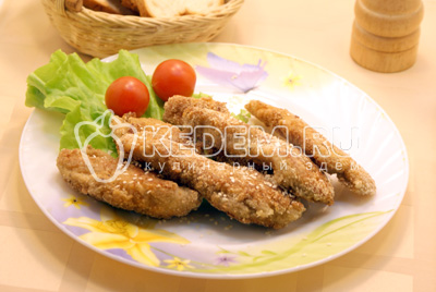 Куриные грудки в панировке готовы