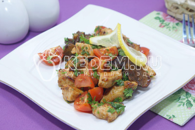 Курица тушеная с грибами и протёртыми помидорами