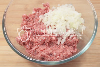 Смешать с фаршем. 