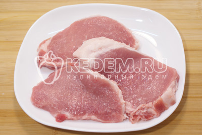 Мясо хорошо промыть и обсушить