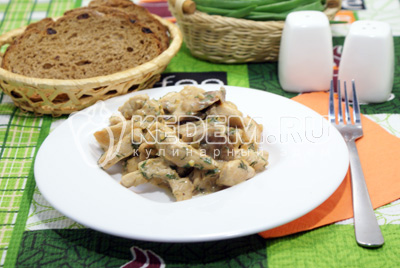 Курица тушеная с грибами