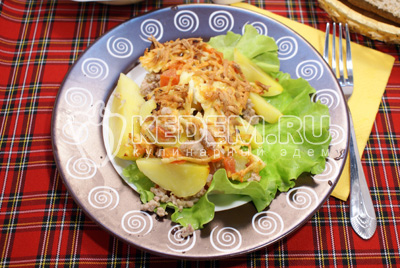 Картофельные дольки с фаршем и сыром