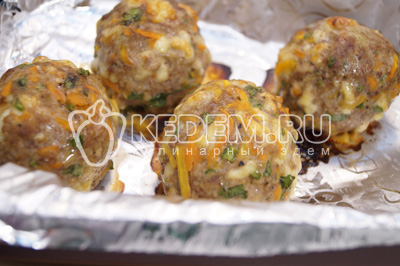 Готовые мясные зразы остудить