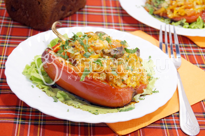 Фаршированные овощами и грибами перцы в духовке