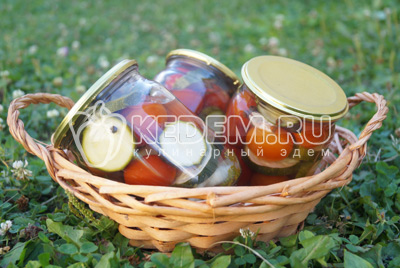 Маринованные кабачки с помидорами