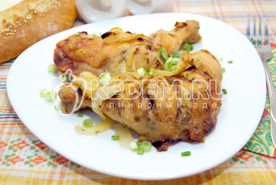 Окорочка в духовке с луком