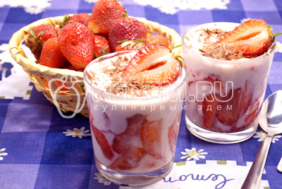 Творожный десерт с клубникой