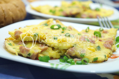 Омлет с колбасой и кукурузой «Бонди»