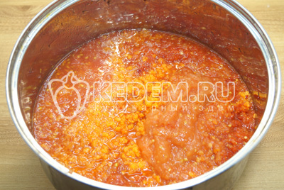 Пропустить через мясорубку все овощи.