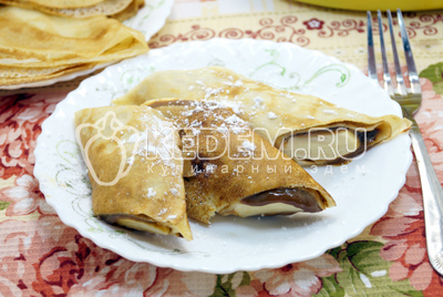 Блины с вареной сгущенкой и бананом