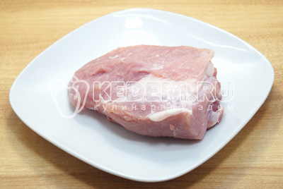 Мясо промыть и обсушить.
