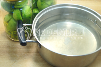 Для маринада на 1 литр воды, 2 ст. ложки соли и 2 ст. ложки сахара. Вскипятить.