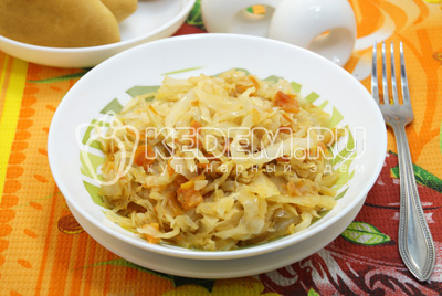 Тушеная капуста с помидорами