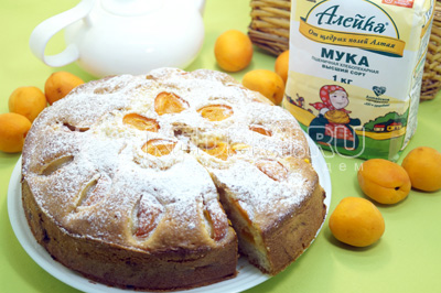 Абрикосовый пирог готов