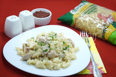 Макароны с курицей и сыром