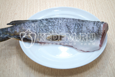 Нарезать на порционные кусочки.