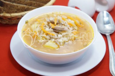 Щи из квашеной капусты с перловкой готовы