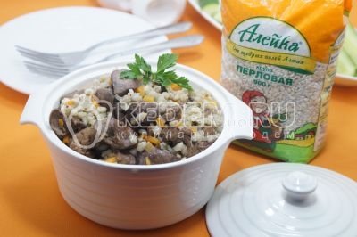 Куриная печень тушеная с перловой крупой готова