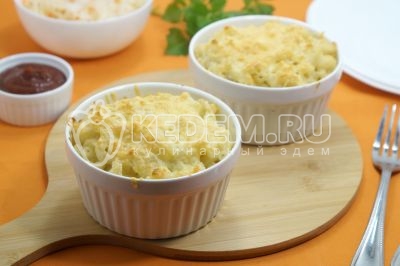 Макароны с плавленым сыром в духовке готовы