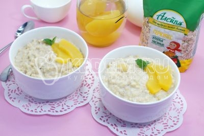 Овсяная каша с фруктами