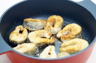 До золотистой корочки щуки.