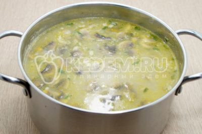 Перемешать и посолить по вкусу.