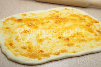Смазать густым апельсиновым джемом.