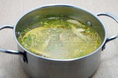 Перемешать и дать немного настояться.