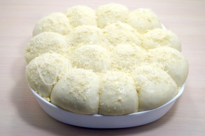 Сверху посыпать крошкой.