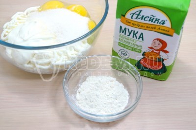 Добавить 100 грамм муки.