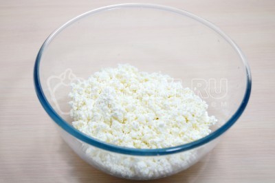 500 грамм творога пропустить через мясорубку.