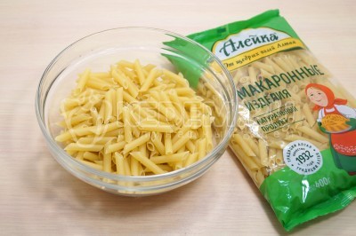 Отмерить 200 грамм макарон.