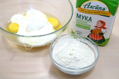 Добавить 120 грамм муки.