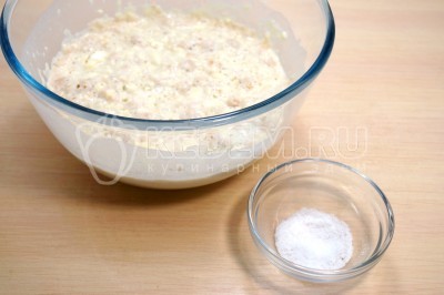 Добавить 1/2 чайной ложки соли.