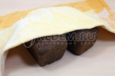 Накрыть полотенцем и дать полностью остыть.